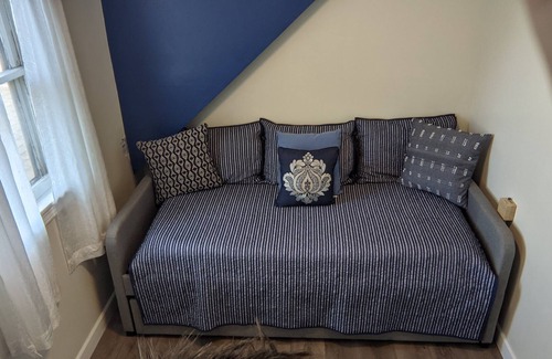 Berwyn Apartment | Near Chicago. Mid-Century Modern Charm. Free Parking
