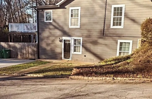 East Atlanta House | Near downtown 3 bed home close to City Winery, Fox Theater and Ponce City