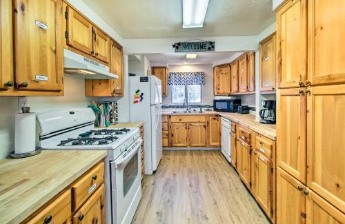 Show Low House | Near Fool Hollow Lake and Trails Family Cabin