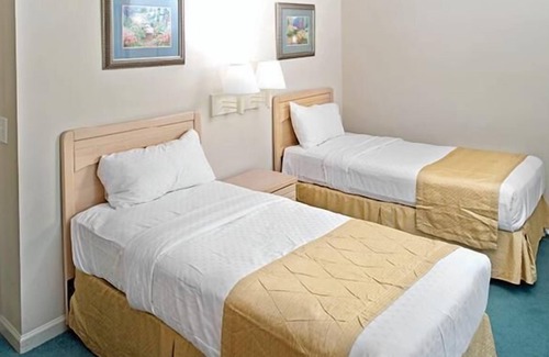 Berkeley Resort | Near Historic Williamsburg & Busch Gardens w/WiFi & Resort Pools