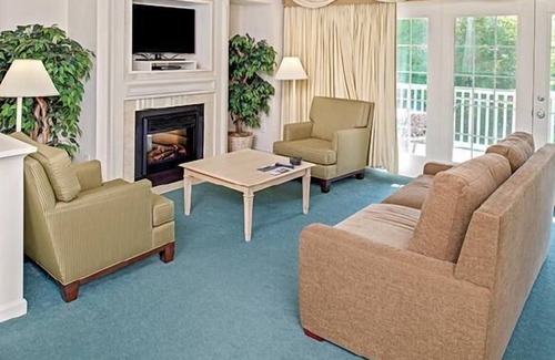 Berkeley Resort | Near Historic Williamsburg & Busch Gardens w/WiFi & Resort Pools