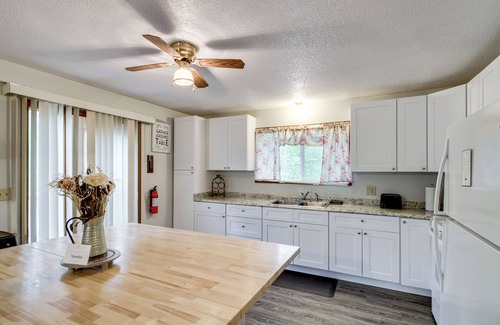 Cushing House | Near Lakes: Updated Family Home w/Deck in Cushing