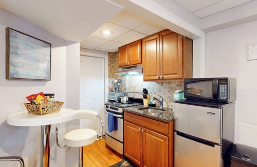 Brookline Apartment | Near Public Transport, Fenway, BU, Longwood Med