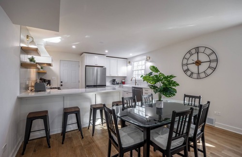Highland Park House | Near Ravinia and Navy Base, charming 3-bedroom house in peaceful Highland Park