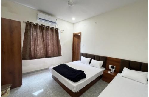 Ujjain House | Near Shri Mahakaleshwar Jyotirlinga Temple HOTEL G-A-R-I-M-A ! UJJAIN - Providing Air Conditioned Rooms With Free Wi-fi Facility And Free Parking Available