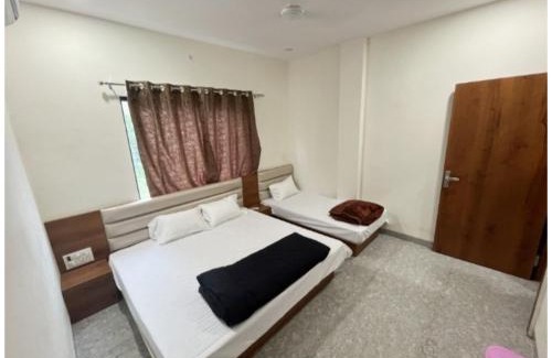 Ujjain House | Near Shri Mahakaleshwar Jyotirlinga Temple HOTEL G-A-R-I-M-A ! UJJAIN - Providing Air Conditioned Rooms With Free Wi-fi Facility And Free Parking Available