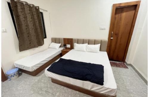 Ujjain House | Near Shri Mahakaleshwar Jyotirlinga Temple HOTEL G-A-R-I-M-A ! UJJAIN - Providing Air Conditioned Rooms With Free Wi-fi Facility And Free Parking Available