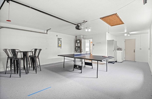 Ocala House | Near Silver Springs & Downtown, with 3 King Size Beds & garage game room!