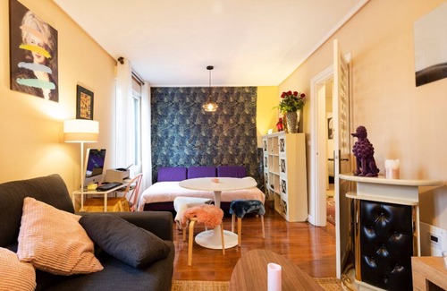 Las Arenas Apartment | Near the beach and Bilbao Lolita Pink apartment, 2 bedrooms and 1 bathroom