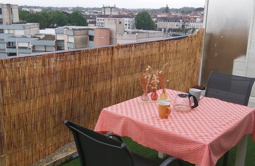Dax Apartment | Near train station and spa, F3 apartment with view of the old town of DAX