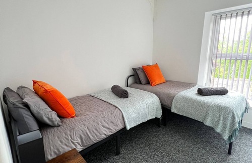 Pontypridd House | Neat Retreat-Cilfynyd-Pontypridd