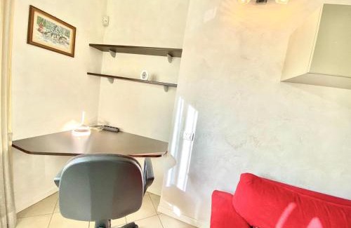Certosa Apartment | Nel cuore di viale Certosa, tra Centro Città e Rho Fiera Milano, con parcheggio interno privato