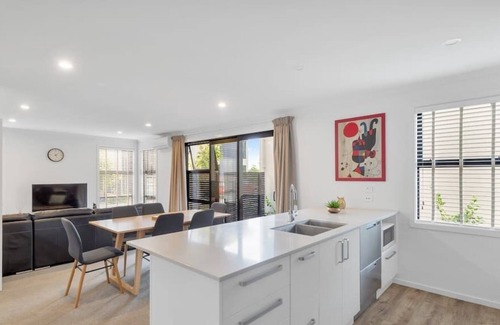 Nelson House | Nelson Central Town House