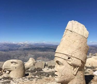 Karadut Hotel | Nemrut Dağı Işik Pansi̇on