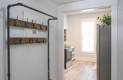 McFerrin Park Apartment | Neon Nashville! 5 min to Broadway Walk 2 dining!