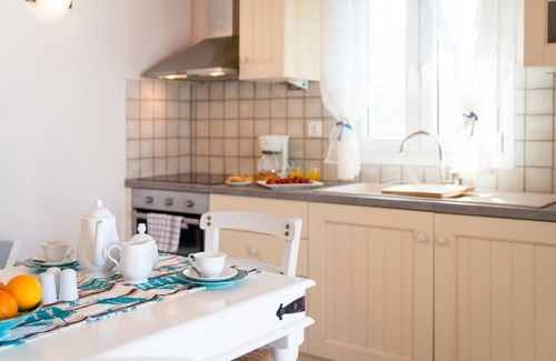 Agios Spyridon Corfu Cottage | Neptune Sea House - Beachfront /Jacuzzi