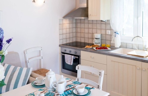 Agios Spyridon Corfu Cottage | Neptune Sea House - Beachfront /Jacuzzi