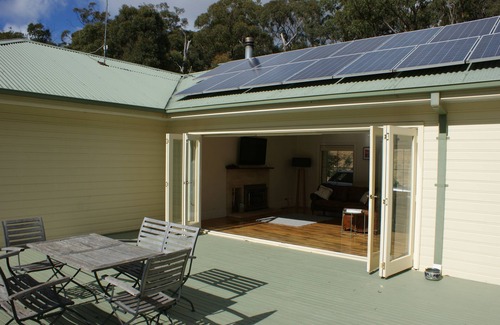 Dales Creek House | Nestled amongst the Wombat State Forest & beautiful bush surrounds