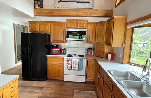 Grand Rapids Cabin | Nestled in the Whistling Pines Charming 2 bedroom cabin sleeps 6 in Grand Rapids