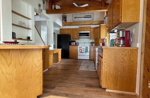 Grand Rapids Cabin | Nestled in the Whistling Pines Charming 2 bedroom cabin sleeps 6 in Grand Rapids