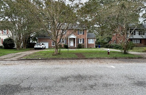 Central Newport News Cottage | Nestover - Cozy cottage close to James River, shopping, & eateries!