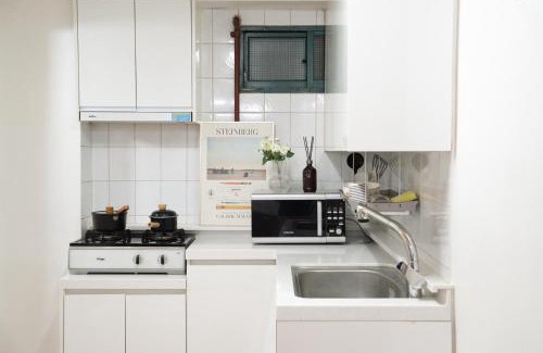 Itaewon Apartment | Netflix 1 minute walk from bus stop5 minutes walk from airport bus Namsan Itaewon Seoul Station