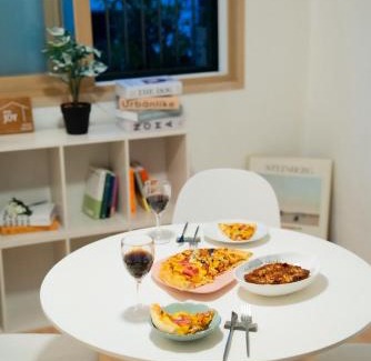 Itaewon Apartment | Netflix 1 minute walk from bus stop5 minutes walk from airport bus Namsan Itaewon Seoul Station