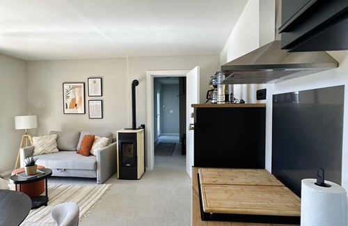 Colmegna Apartment | Neu Renovierte Ferienwohnung mit Fantastischem Ausblick auf den Lago Maggiore