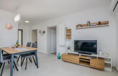 Vrbnik Apartment | Nevera 2