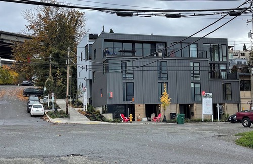 Wallingford Condo | New 1 bed, 1 bathroom condo in Eastlake, Seattle WA