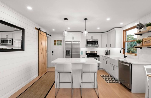 Shelton House | NEW 120' Waterfront Cabin | Hot Tub, Sauna & Firepit - Hammersley Inlet Retreat!