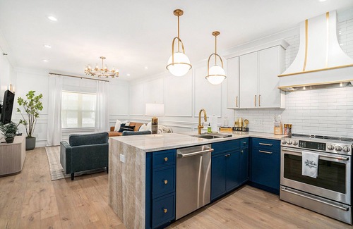 Northeast South Bend Condo | New 1st floor condo - 7 Block Walk to Notre Dame - Sleeps 8