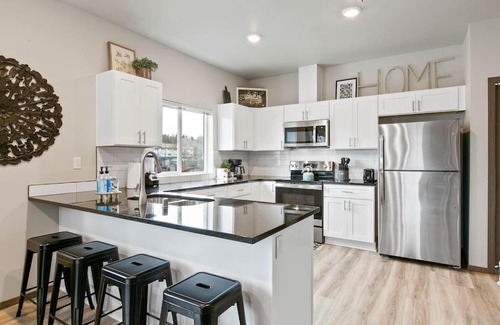 South Perry District Apartment | New 2 Bd 2 Bth Near Perry Dist and Downtown