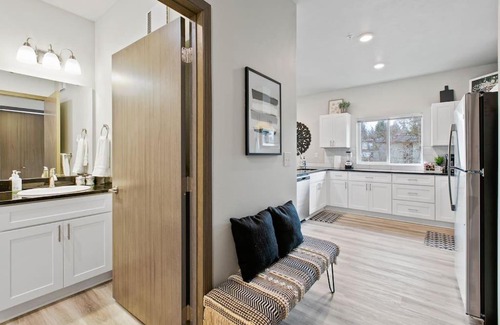 South Perry District Apartment | New 2 Bd 2 Bth Near Perry Dist and Downtown