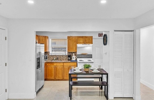 Little Ranches House | NEW 2 Bedroom @ Hollywood Beach and Hard Rock LB1