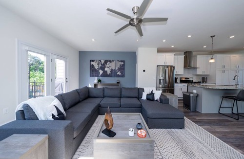 Fontana House | ★ New 3 Bed/4 Bath | 10 min to UVA/Hospital/Wineries/Downtown Mall