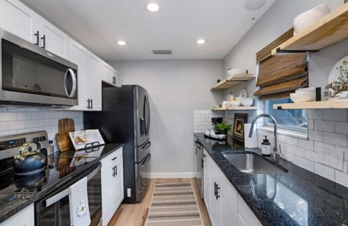 South Gate Ridge House | New 3 bedroom, close to Siesta
