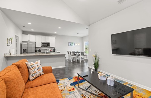Spring Hill House | NEW 3-BR townhome in delightful Spring Hill with WiFi, AC and many amenities