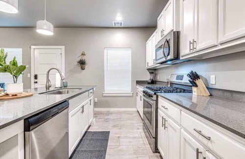 Midwest City House | New 3B/2.5B In Heart Of MW City
