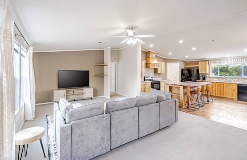 Leander House | NEW! 4 Bedroom Home with Huge Yard - Dog Friendly