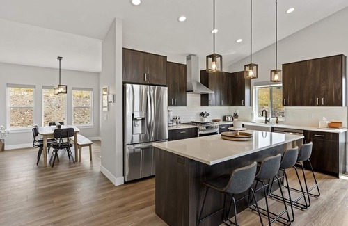 Wolf Creek House | New 4 bedroom Home with amazing views and private Hot Tub