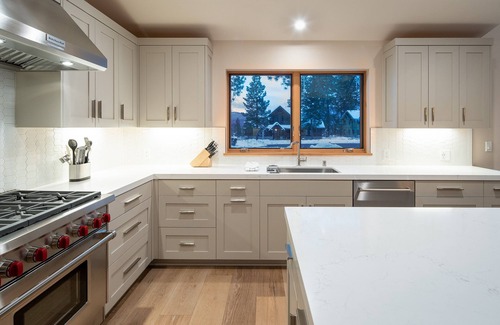 Truckee House | New 4BD Luxury Cabin in Truckee