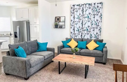 Sunridge Estates House | New! 5 Min to Casinos/River/Lake Mohave - Sleeps 8
