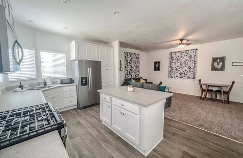 Sunridge Estates House | New! 5 Min to Casinos/River/Lake Mohave - Sleeps 8