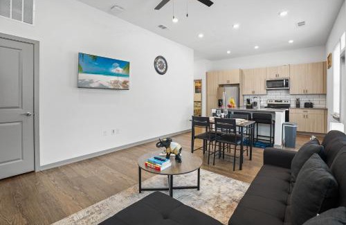 Port Saint Lucie House | New 5 Star home with Pool & HotTub-Mins to HCA-Tradition Sq