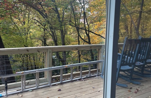 Black Mountain House | New 6-bedroom house in quiet Montreat with fitness , AC, WiFi “The Grateful Den”