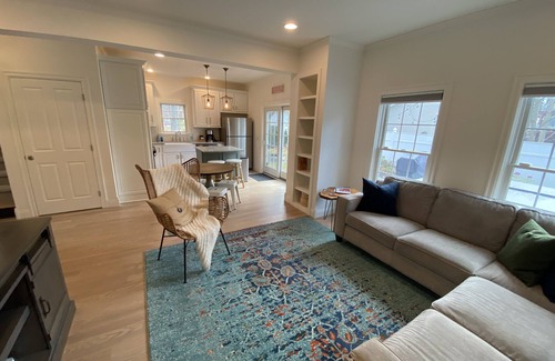 South Haven Cottage | New: a relaxing getaway with hot tub, fire pit, yard. Near beach and Kids Corner