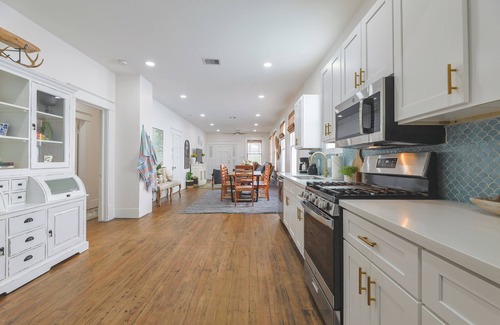 Galveston House | New! Amazing Downtown Location! Walk to Beach, Bars & Restaurants!