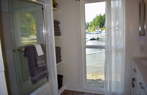 Gig Harbor House | NEW- Amazing Lighthouse Beach Waterfront Homes sleeps 14