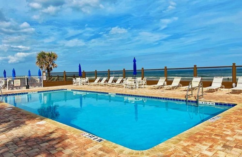 Bostwick Park Apartment | NEW Amazing Ocean Front Studio W/Private Balcony!